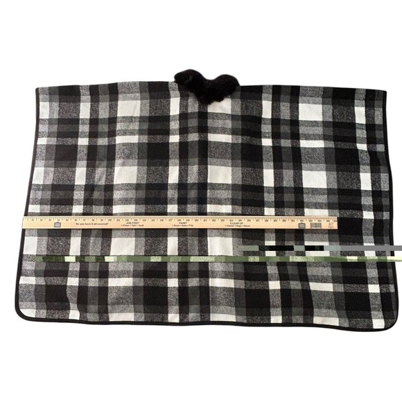 Black White Plaid Faux Fur Collar Single Button Closure Shawl Womens One Size - Picture 8 of 11